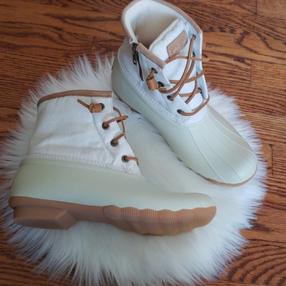 Sperry Shoes - Sperry saltwater metallic ivory women sz 9M